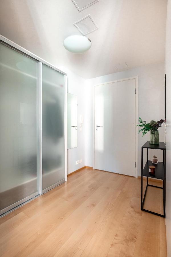 2Ndhomes Stylish 1Br Home With Balcony And Sauna In Kamppi Center هلسنكي المظهر الخارجي الصورة